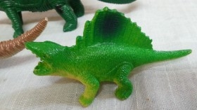 Dinosaurios de juguete. Fabricados en plástico y goma.