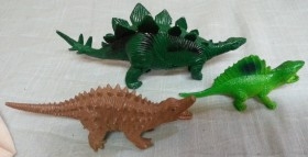 Dinosaurios de juguete. Fabricados en plástico y goma.