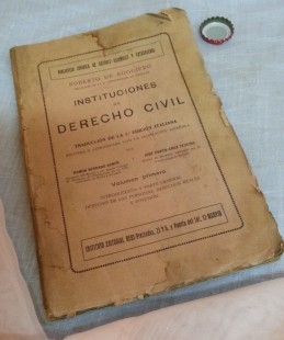 Libro antiguo. Instituciones de Derecho Civil. Año 1920.