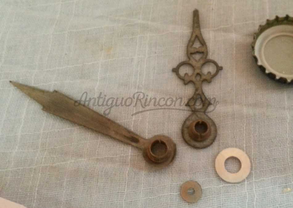 Manecillas de reloj antiguo para reutilizar.