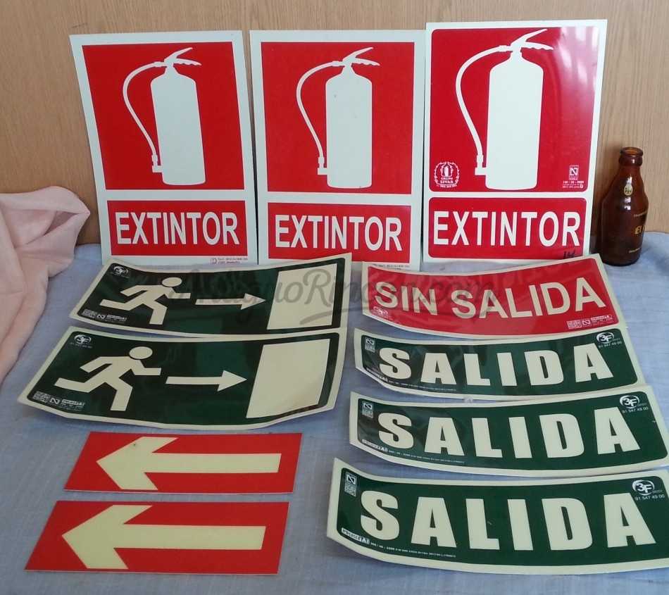 Señales de atención en plástico. 11 unidades.