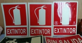 Señales de atención en plástico. 11 unidades.