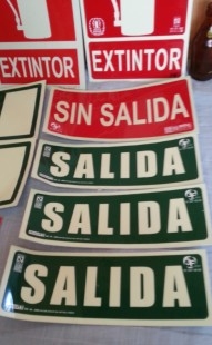 Señales de atención en plástico. 11 unidades.