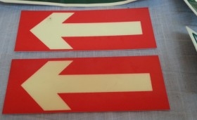 Señales de atención en plástico. 11 unidades.