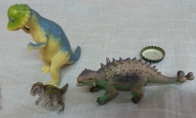 Dinosaurios de juguete. Fabricados en plástico y goma.