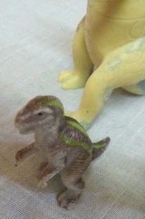 Dinosaurios de juguete. Fabricados en plástico y goma.