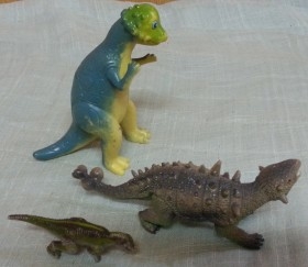 Dinosaurios de juguete. Fabricados en plástico y goma.