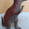 Dinosaurio de juguete. Fabricado en plástico y goma.