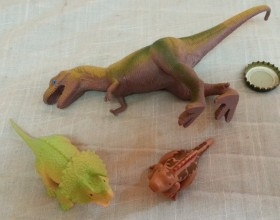 Dinosaurios de juguete. Fabricados en plástico y goma.