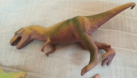 Dinosaurios de juguete. Fabricados en plástico y goma.