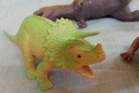 Dinosaurios de juguete. Fabricados en plástico y goma.