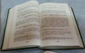 Libro antiguo. Los impuestos sobre el lujo. Año 1963.