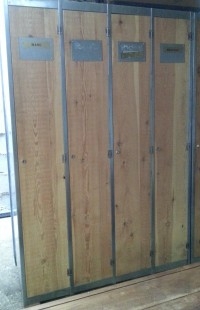 Taquillas. Mueble taquillero vintage. Puertas en madera rústica.