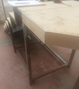 Púlpito religioso. Tribuna. Fabricada en poriespan. Con escalera incluida.