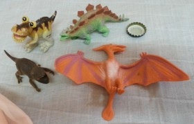 Dinosaurios de juguete. Fabricados en plástico y goma.