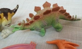 Dinosaurios de juguete. Fabricados en plástico y goma.