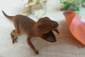 Dinosaurios de juguete. Fabricados en plástico y goma.