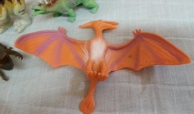 Dinosaurios de juguete. Fabricados en plástico y goma.