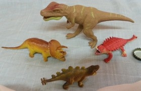 Dinosaurios de juguete. Fabricados en plástico y goma.