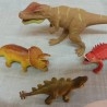 Dinosaurios de juguete. Fabricados en plástico y goma.