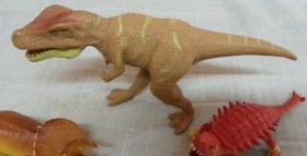 Dinosaurios de juguete. Fabricados en plástico y goma.