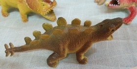 Dinosaurios de juguete. Fabricados en plástico y goma.