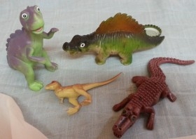 Dinosaurios de juguete. Fabricados en plástico y goma.