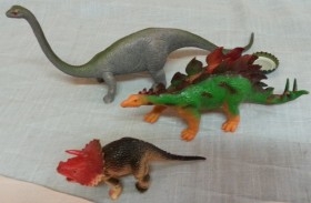 Dinosaurios de juguete. Fabricados en plástico y goma.