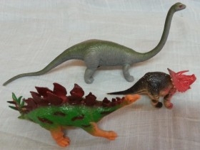 Dinosaurios de juguete. Fabricados en plástico y goma.