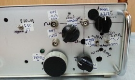 Amplificador de frecuencia. Aparato técnico de laboratorio. VIntage.