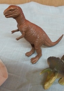 Dinosaurios de juguete. Fabricados en plástico y goma.