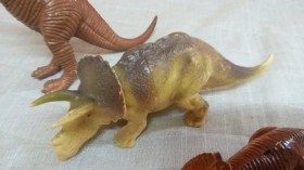 Dinosaurios de juguete. Fabricados en plástico y goma.