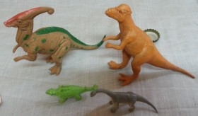 Dinosaurios de juguete. Fabricados en plástico y goma.