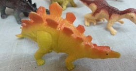 Dinosaurios de juguete. Fabricados en plástico y goma.