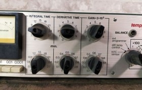 Indicador temperatura. Aparato vintage. UNIPAN Scientific Instruments