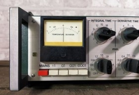 Indicador temperatura. Aparato vintage. UNIPAN Scientific Instruments