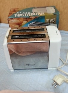 Tostadora vintage. Buen estado general.