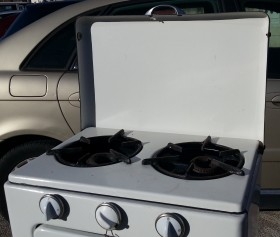 Cocina de gas. Años 50. Con 2 fogones y horno.