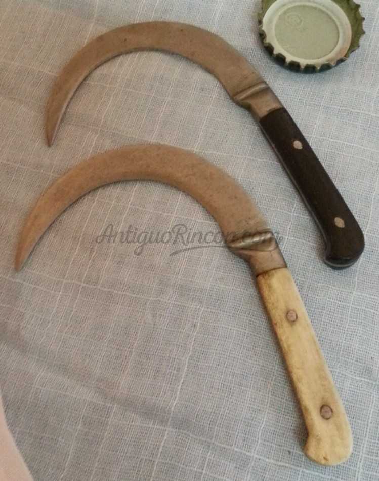 Cuchillo curvo en miniatura. Pareja .Origen India. Años 50. Cuchillo curvo en miniatura. Pareja .Origen India. Años 50.