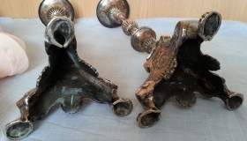 Candelabros decorados en bronce. Años 60.