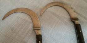 Cuchillo curvo. Pareja. Origen India. Años 50.