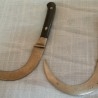 Cuchillo curvo. Pareja. Origen India. Años 50.