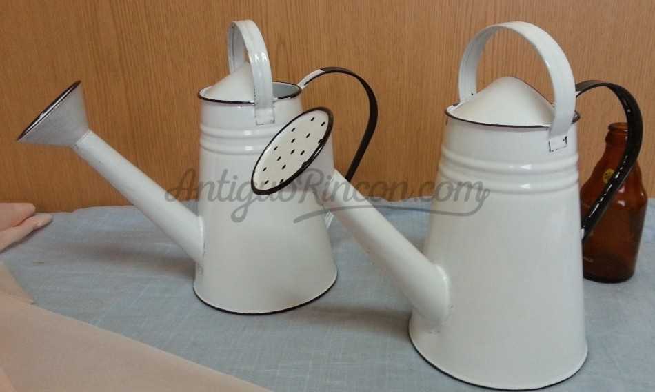 Regadera metálica esmaltada en blanco. Pareja. Nuevas Regadera metálica esmaltada en blanco. Pareja. Nuevas