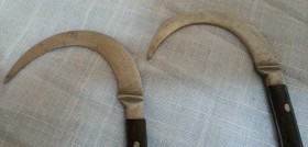 Cuchillo curvo. Pareja. Origen India. Años 50.