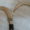 Cuchillo curvo. Pareja. Origen India. Años 50.