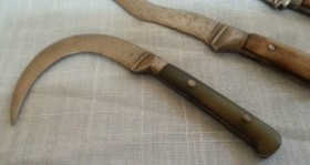  Cuchillo curvo y Kris. Origen India. Años 50.