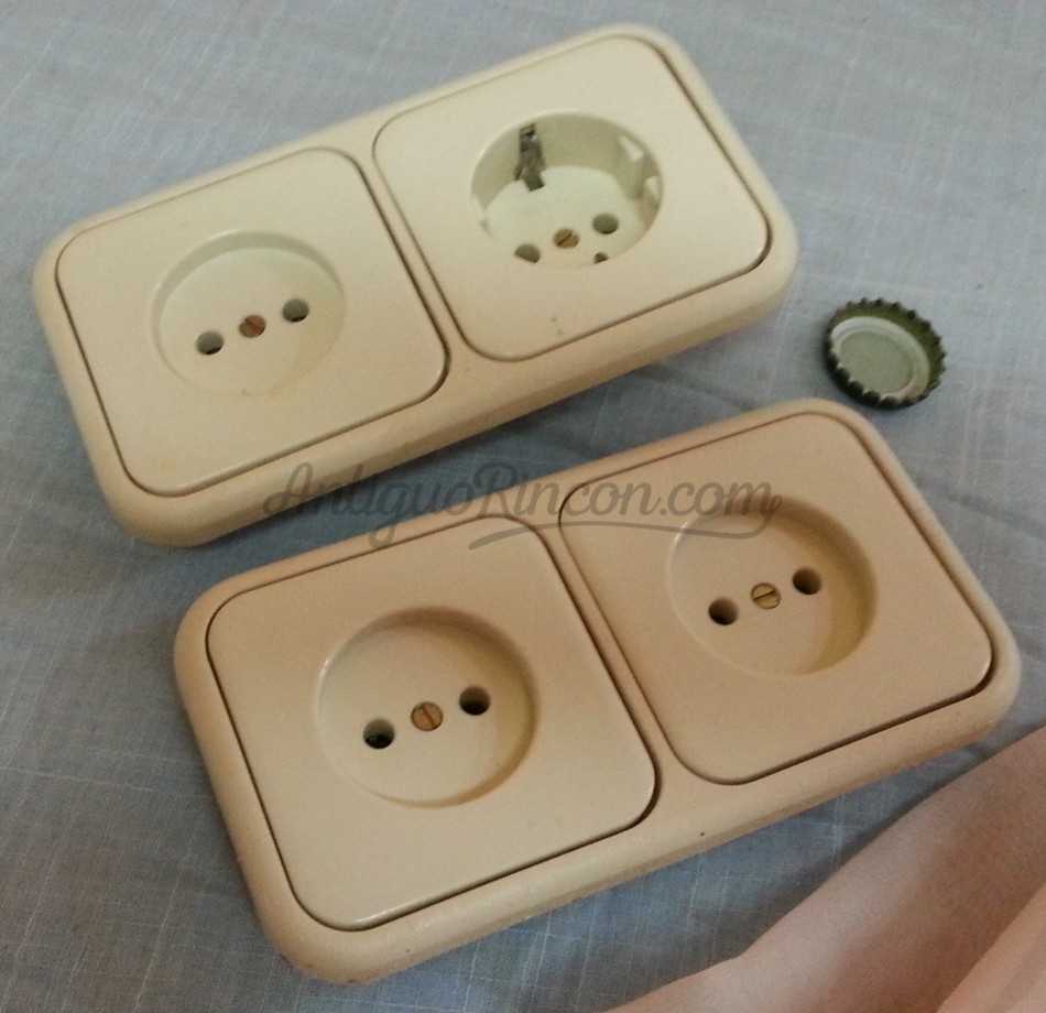 Enchufes Años 90. Dos unidades.