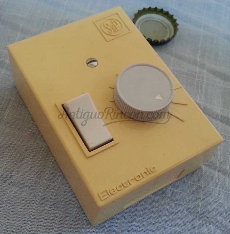 Regulador de calefacción vintage. Marca S & P Electronic. Regulador de calefacción vintage. Marca S & P Electronic.