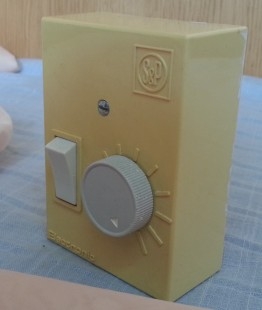 Regulador de calefacción vintage. Marca S & P Electronic.
