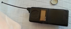 Móvil vintage. Marca Motorola. Desconocemos si funciona.